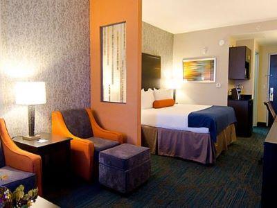Holiday Inn Express Hotel & Suites Knoxville By Ihg Exterior photo